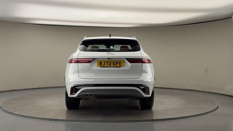 Begagnad Jaguar F-Pace R-Dynamic 204 HK (150 kW) 2022 Vit SUV