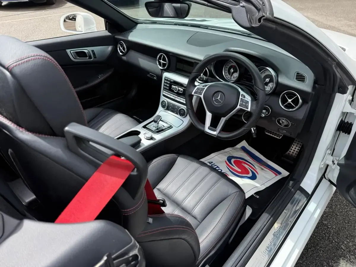 Used Mercedes SLK250 AMG 2015 White Cabriolet