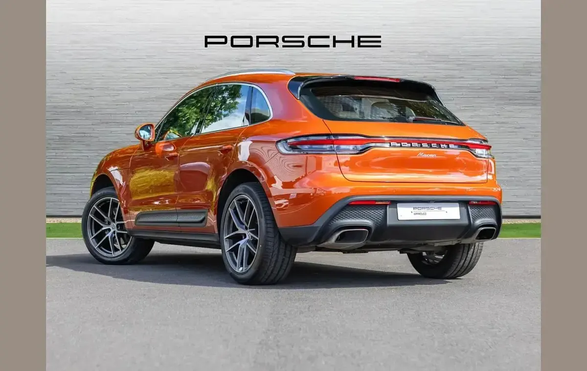 Used Porsche Macan 261 HP (191 kW) 2023 Orange SUV