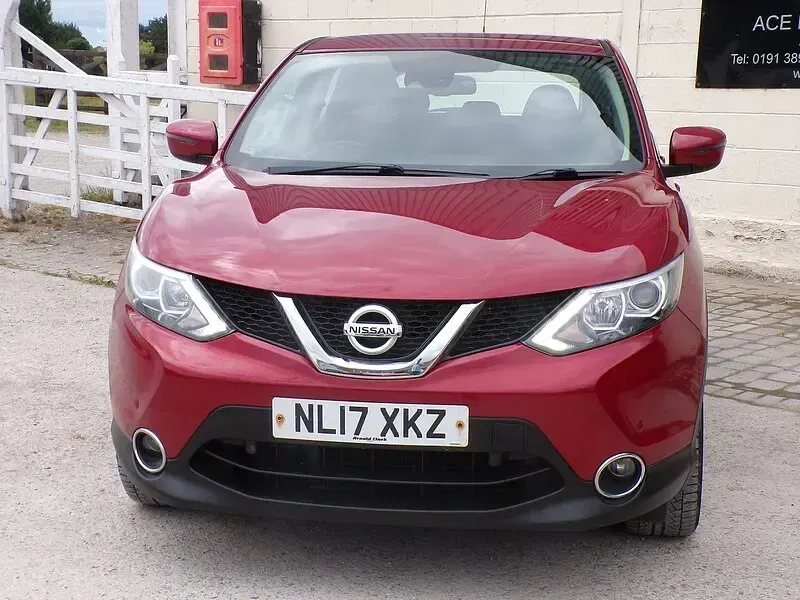 Used Nissan Qashqai Acenta 110 HP (80 kW) 2017 Red SUV