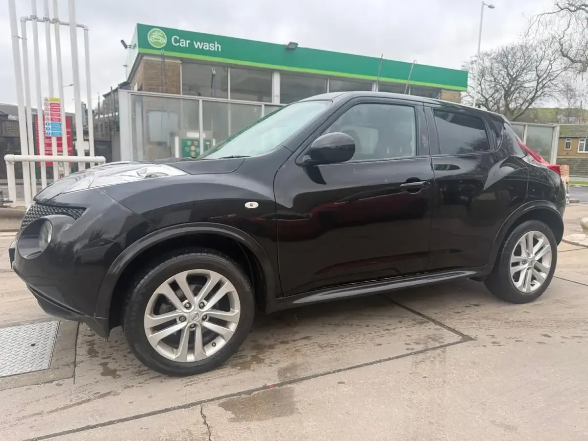 Usado Nissan Juke Acenta 110 HP (80 kW) 2013 Preto SUV