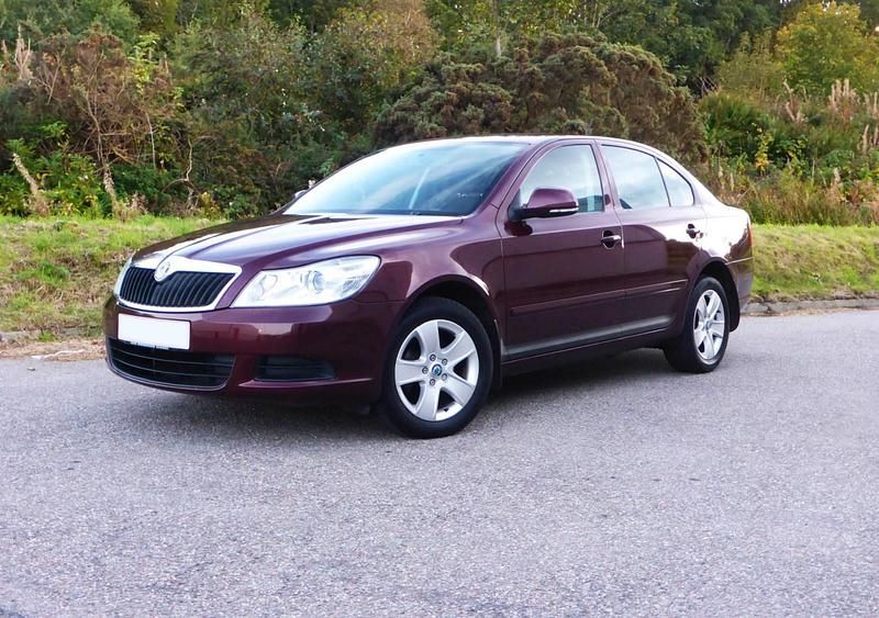 Maroon Used 2011 Skoda Octavia Special Hatchback | £2,650 (Good price) - Image 1/4