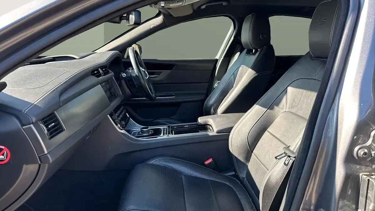 Begagnad Jaguar XF S 300 HK (220 kW) 2016 Grå Sedan