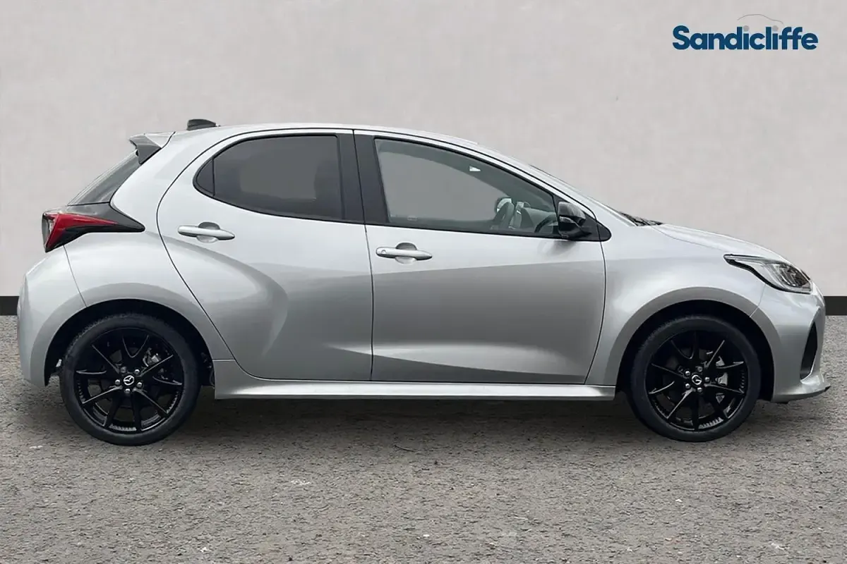 Ny Mazda 2 2026 Silver Halvkombi