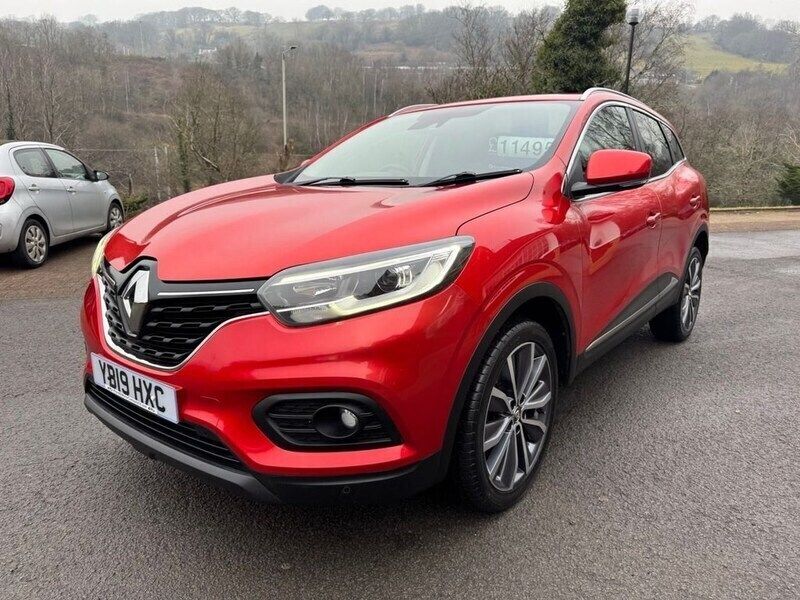 Red Used 2019 Renault Kadjar Iconic SUV | £9,995 (Good price) - Image 1/4