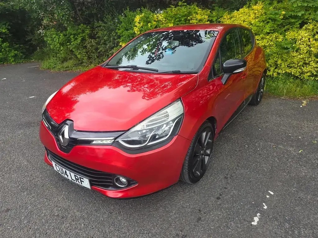 Used Renault Clio Dynamique 90 HP (66 kW) 2014 Red Hatchback