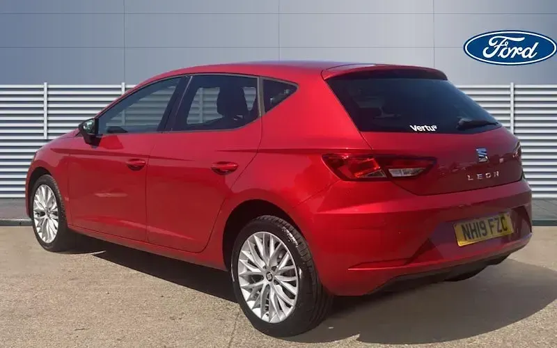 Used Seat Leon SE Dynamic 116 HP (85 kW) 2019 Red Hatchback