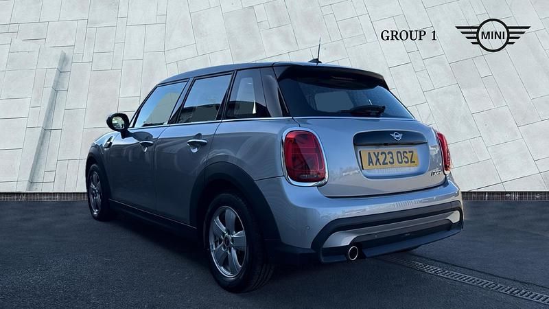 Begagnad Mini Cooper Comfort 136 HK (100 kW) 2023 Silver Halvkombi
