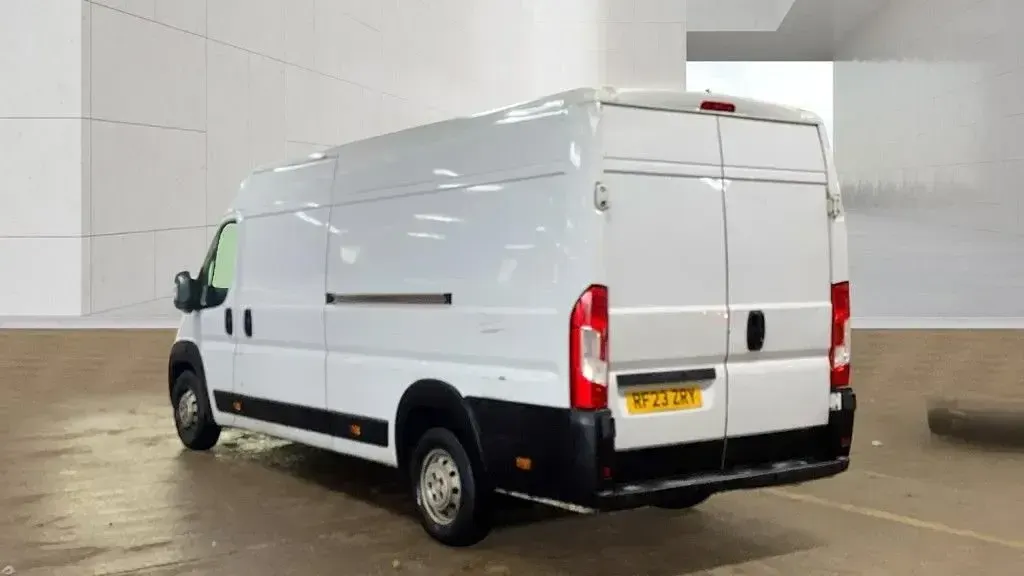 Used Peugeot Boxer Premium 140 HP (102 kW) 2023 White Van