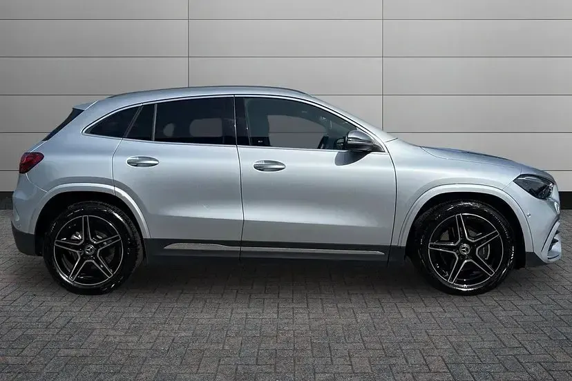 Used Mercedes GLA220 Executive 187 HP (137 kW) 2025 Silver SUV