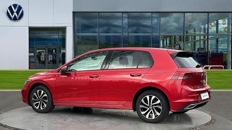 Used VW Golf VIII Active 150 HP (110 kW) 2022 Kings red premium metallic