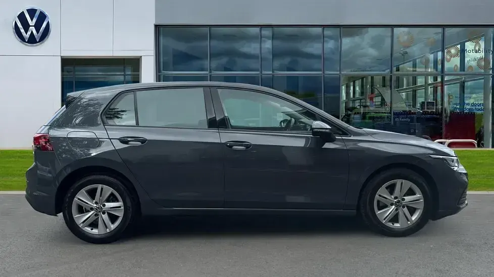 Used VW Golf VIII Life 150 HP (110 kW) 2022 Grey