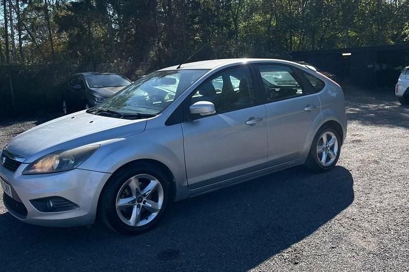 Silver Used 2009 Ford Focus Zetec Hatchback | £791 (Good price) - Image 1/1