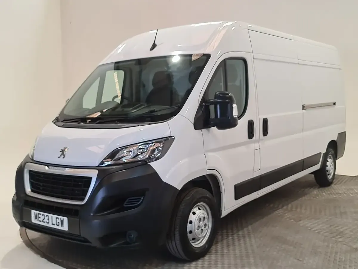 Used Peugeot Boxer Premium 140 HP (102 kW) 2023 White Van