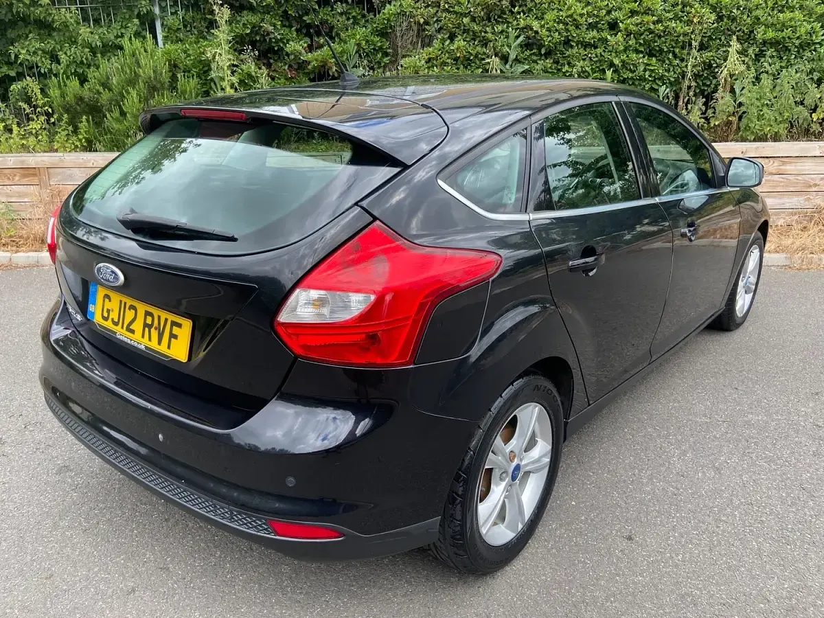 Used Ford Focus Zetec 125 HP (91 kW) 2012 Black Hatchback