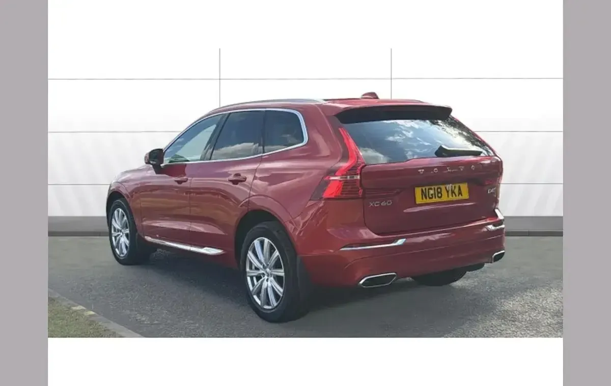 Used Volvo XC60 Inscription 187 HP (137 kW) 2018 Red SUV