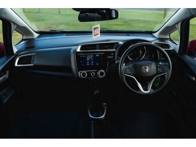 Used Honda Jazz SE 102 HP (75 kW) 2019 Red Hatchback