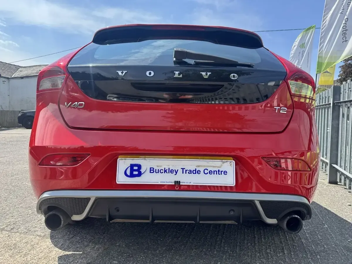 Used Volvo V40 R-Design 150 HP (110 kW) 2014 Red Hatchback