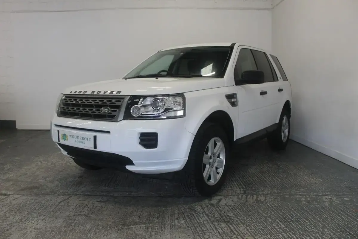 Used Land Rover Freelander 2 190 HP (139 kW) 2014 White SUV