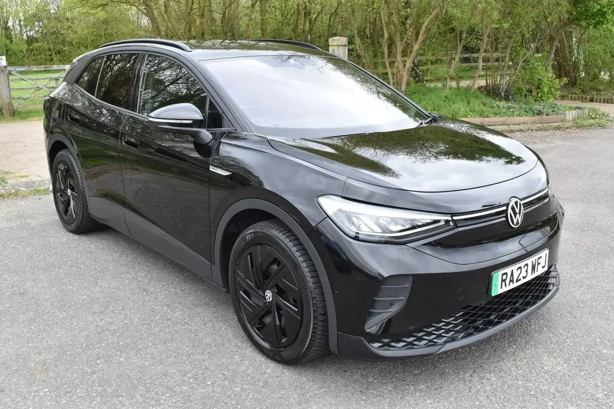 Käytetty VW ID.4 Pro 127 kW (174 HP) 2023 Musta Katumaasturi
