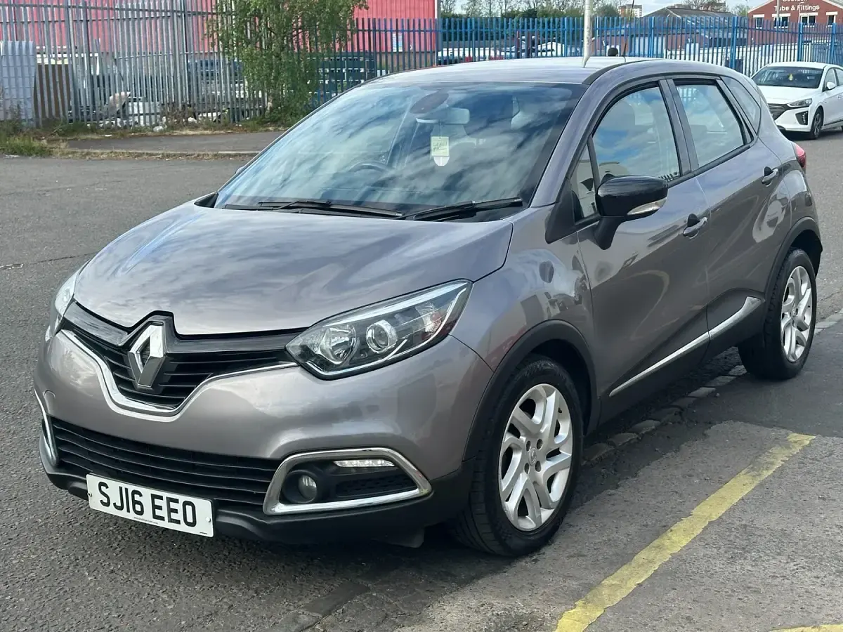 Used Renault Captur Dynamique 90 HP (66 kW) 2016 Grey SUV