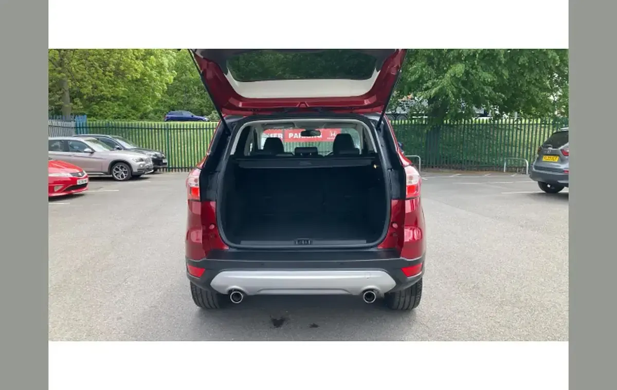 Używany Ford Kuga Titanium 180 KM (132 kW) 2019 Czerwony SUV