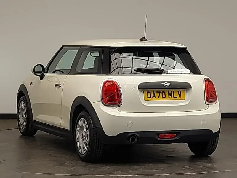 Used Mini ONE Classic 102 HP (75 kW) 2020 White Hatchback