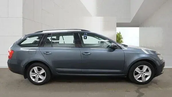 Used Skoda Octavia SE 150 HP (110 kW) 2018 Grey Estate