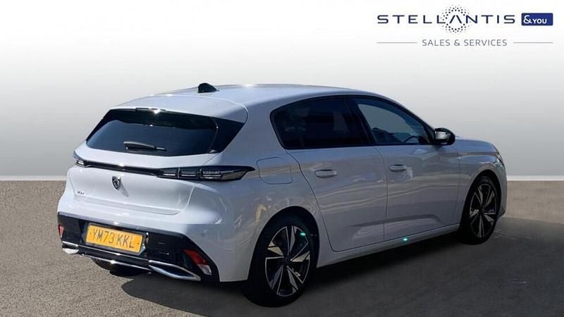 Used Peugeot 308 Allure 129 HP (94 kW) 2023 White Hatchback