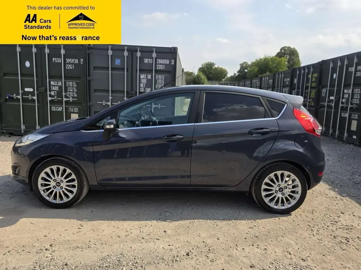 Used Ford Fiesta Titanium 125 HP (91 kW) 2013 Grey Hatchback