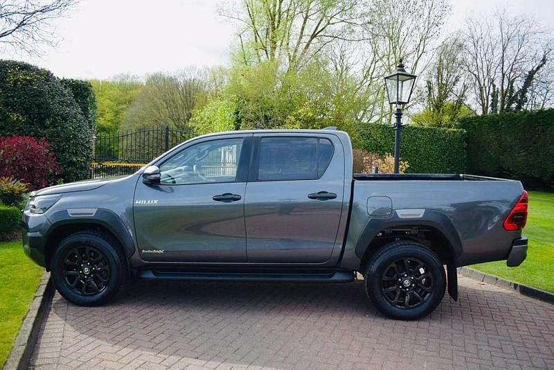 Used Toyota HiLux 201 HP (147 kW) 2025 Grey Pickup
