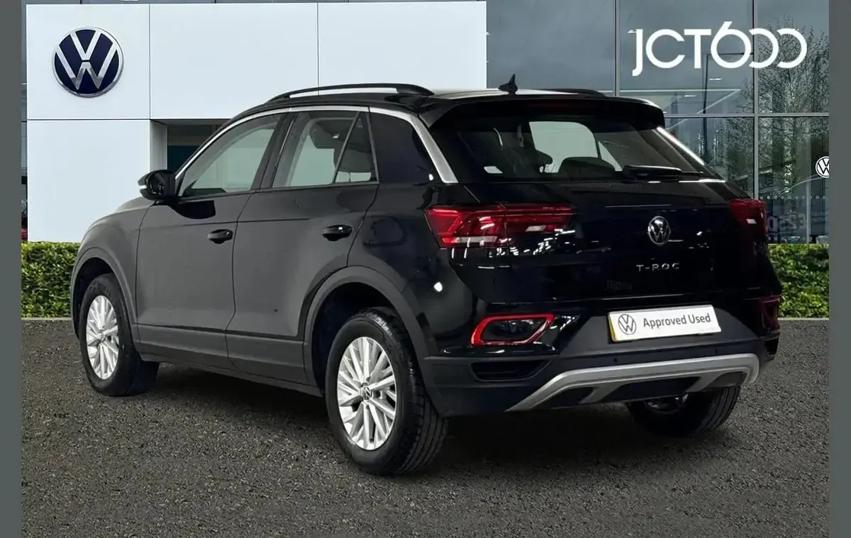 Used VW T-Roc Life 150 HP (110 kW) 2023 Black SUV