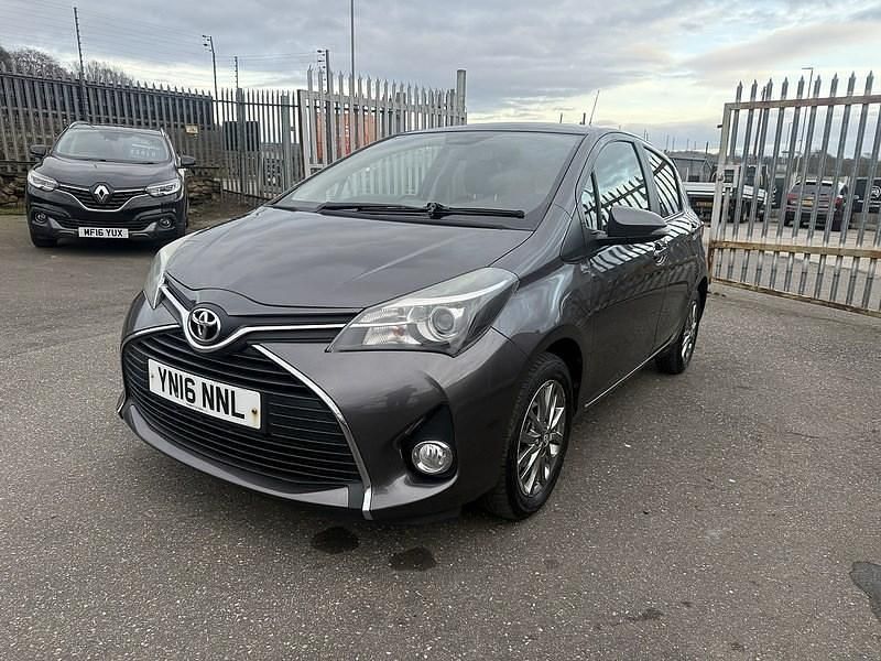 Begagnad Toyota Yaris 98 HK (72 kW) 2016 Grå Halvkombi