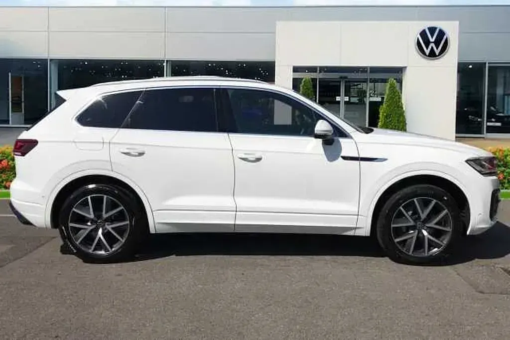Used VW Touareg R-line 231 HP (169 kW) 2022 White SUV