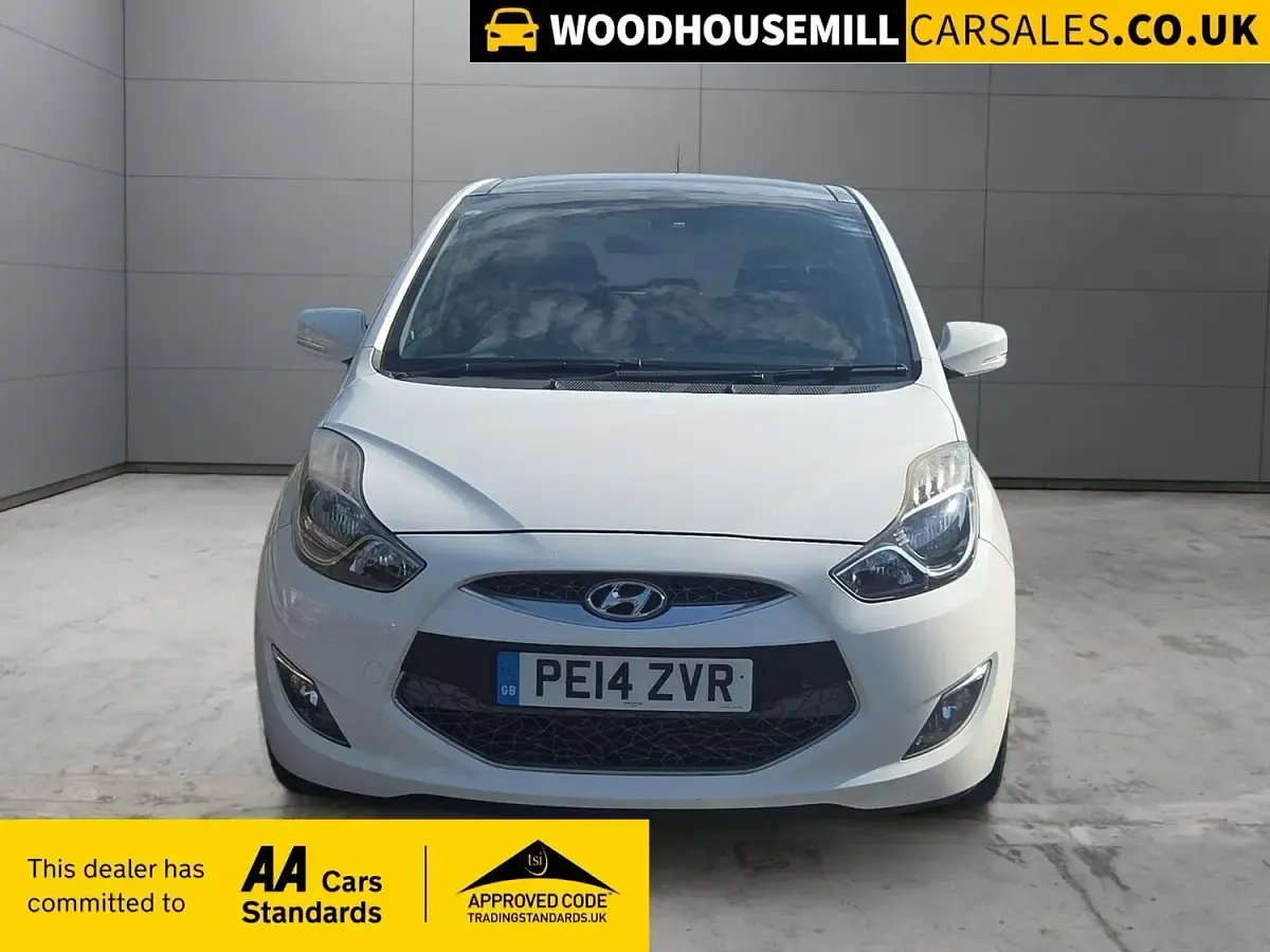 Used Hyundai ix20 Style 90 HP (66 kW) 2014 White Hatchback
