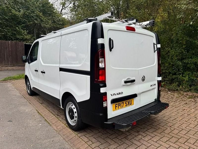 Second-hand Vauxhall Vivaro S 95 CP (69 kW) 2017 Alb Monovolum