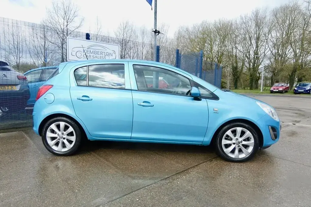Used Vauxhall Corsa Active 85 HP (62 kW) 2012 Blue Hatchback