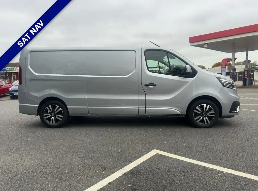 Used Renault Trafic 148 HP (108 kW) 2023 Grey MPV