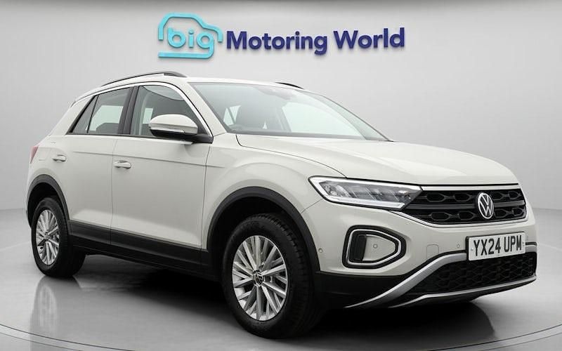Used 2025 VW T-Roc Life SUV | £21,400 (Fair price) - Image 1/4