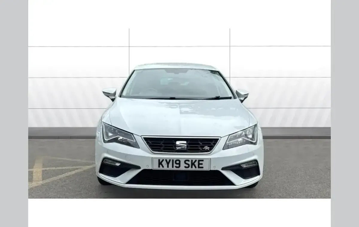 Used Seat Leon FR 150 HP (110 kW) 2019 White Hatchback