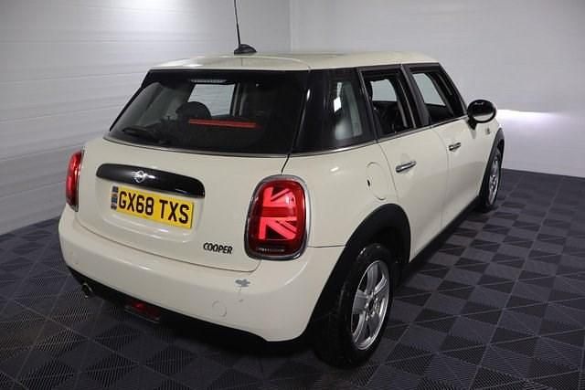 Used Mini Cooper Hatch 136 HP (100 kW) 2018 White Hatchback