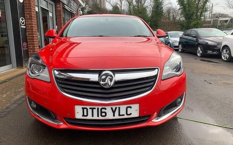 Used Vauxhall Insignia SRi 140 HP (102 kW) 2016 Red Hatchback