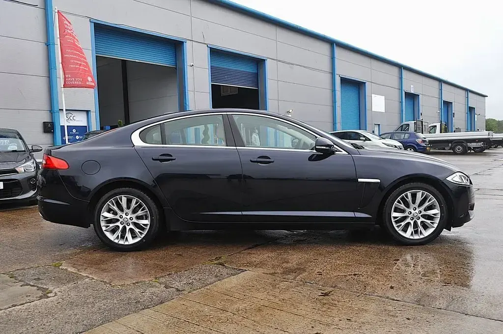 Used Jaguar XF SE 190 HP (139 kW) 2011 Blue Sedan
