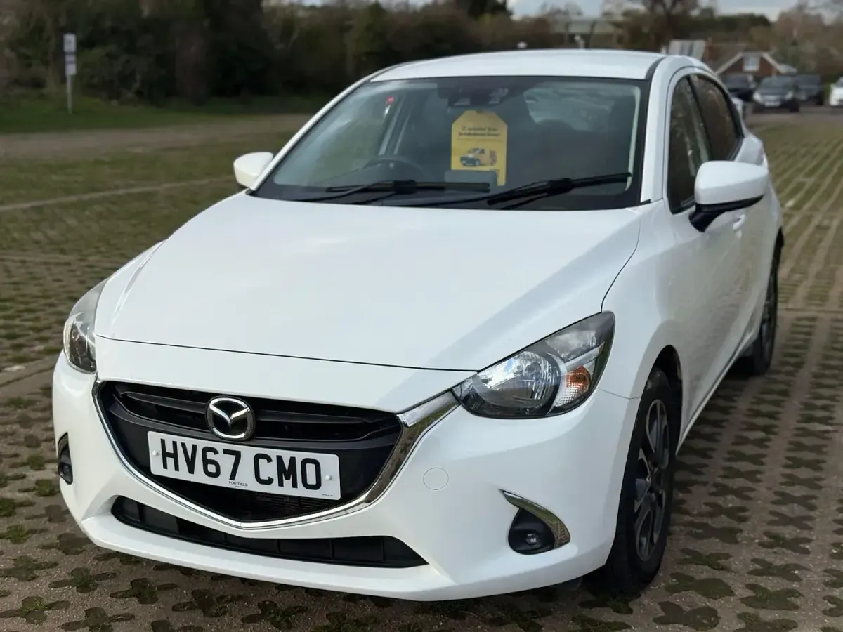Used Mazda 2 Edition 90 HP (66 kW) 2017 White Hatchback