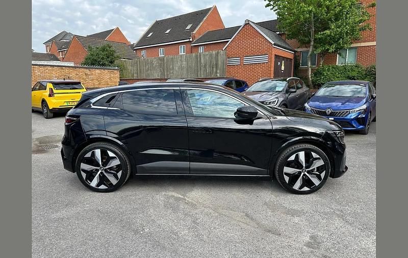 Used Renault Megane E-Tech Komfort 160 kW (218 HP) 2024 Black  Hatchback