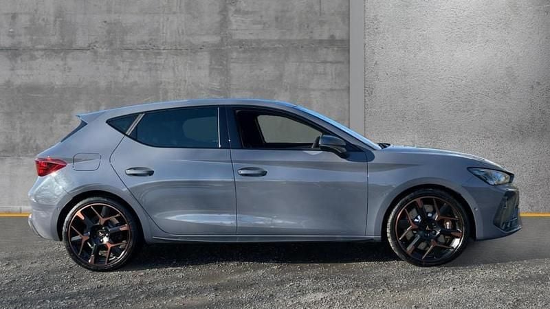 New Cupra Leon VZ3 272 HP (200 kW) 2026 Special metallic  graphene grey Hatchback