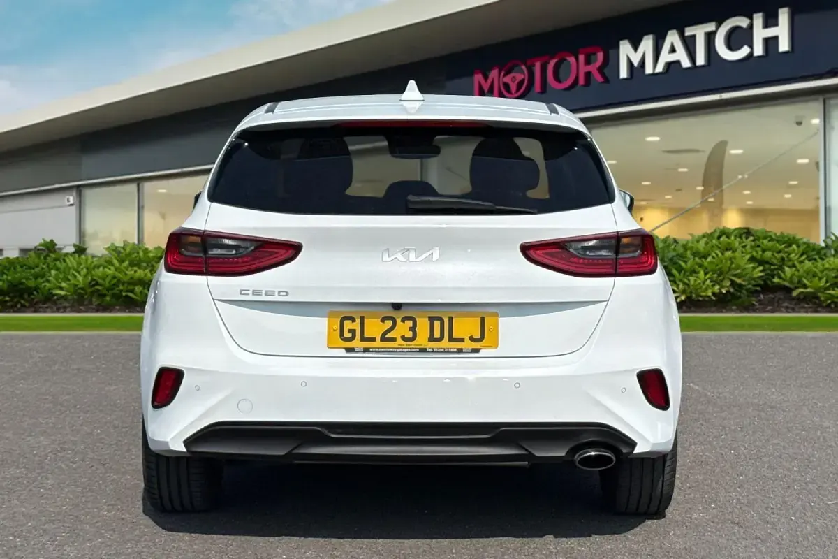 Used Kia Ceed 2023 White Hatchback