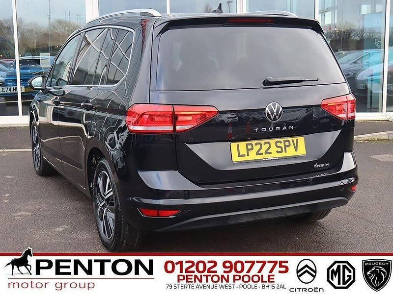 Used VW Touran SEL 150 HP (110 kW) 2022 Black MPV