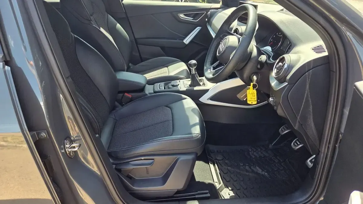 Usado Audi Q2 S-Line 150 CV (110 kW) 2019 Gris SUV