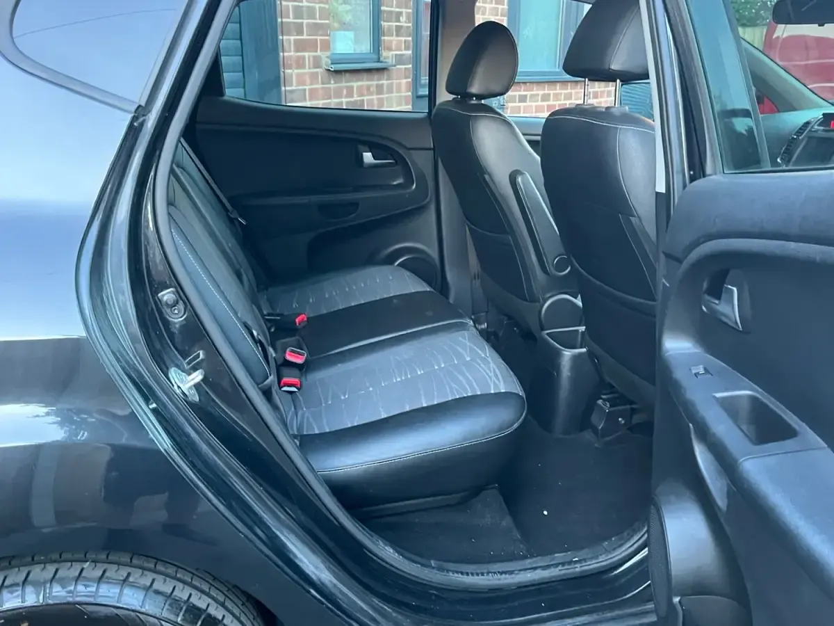 Used Kia Venga 123 HP (90 kW) 2015 Black Hatchback